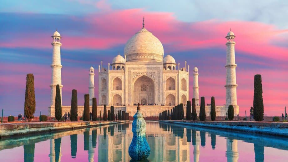 taj mahal in india at sunrise